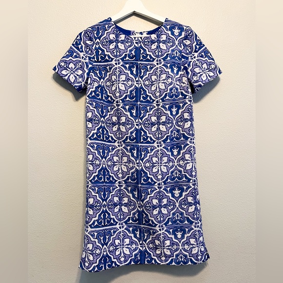 The Limited Tile Printed shift dress with keyhole back. Size XS. - Picture 2 of 4